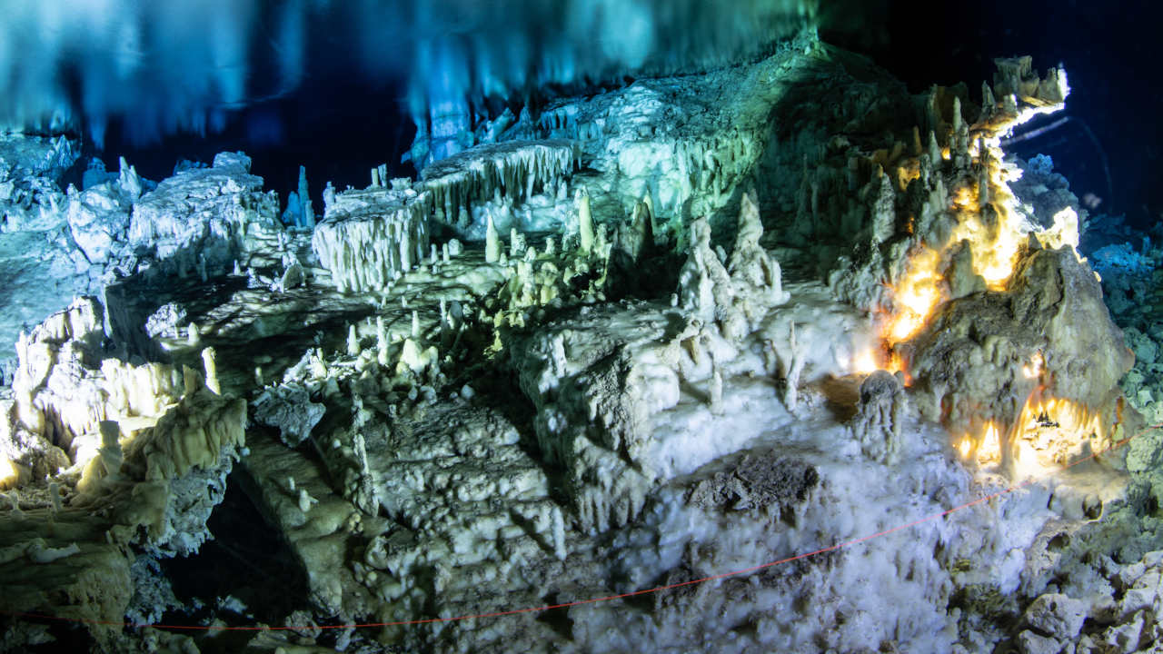 Cave Decoration Indonesie